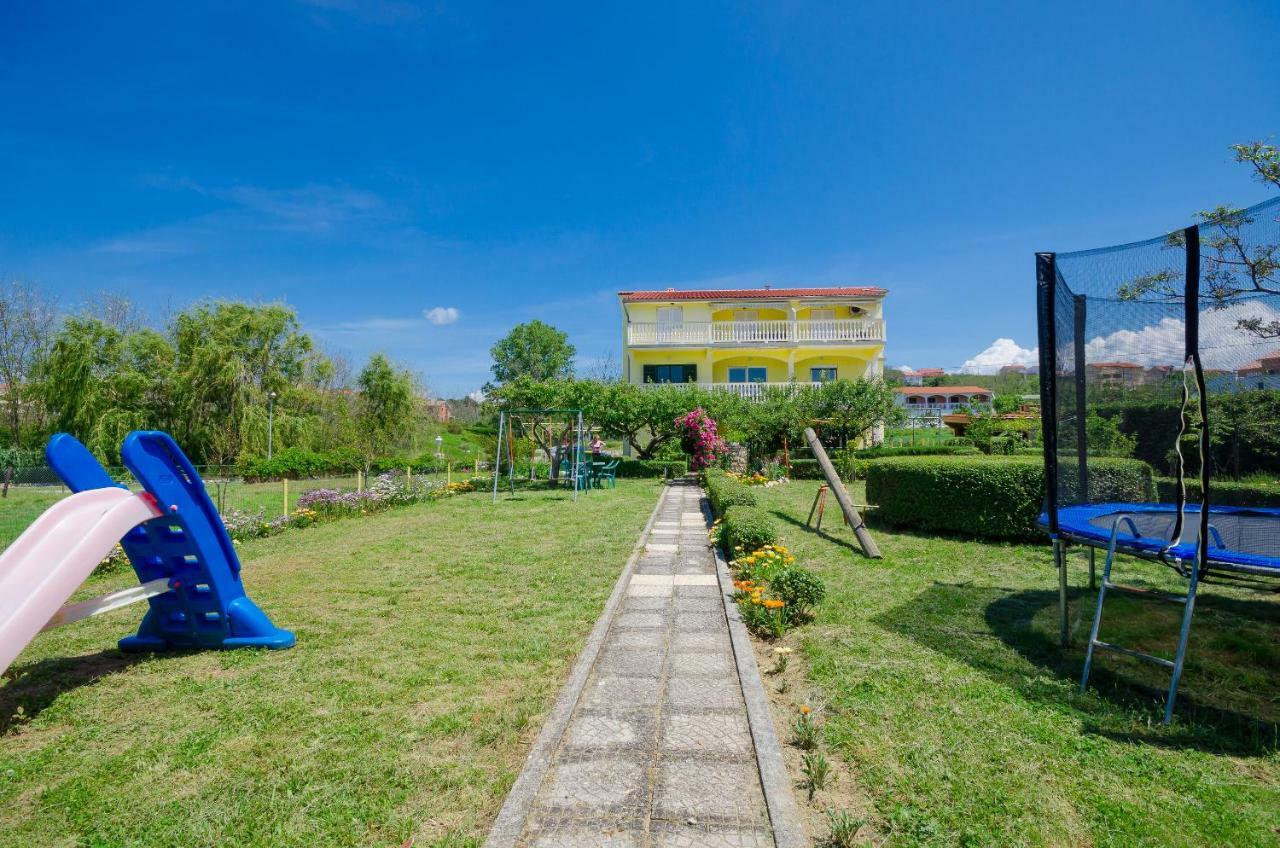 Apartments Boza Lopar Buitenkant foto