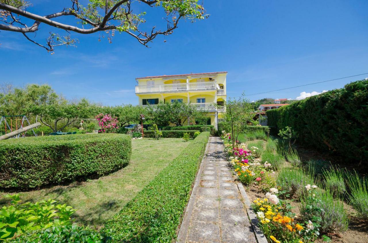 Apartments Boza Lopar Buitenkant foto