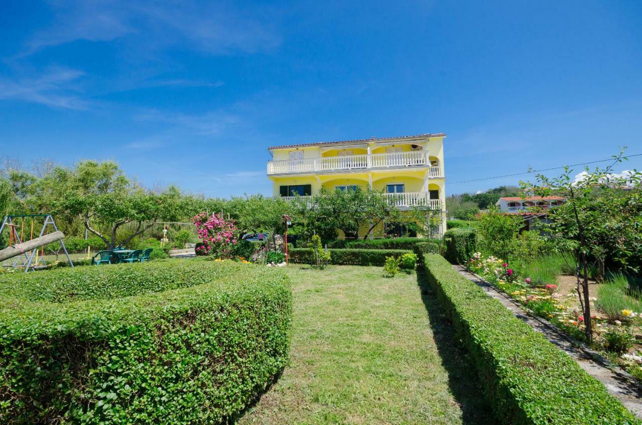 Apartments Boza Lopar Buitenkant foto